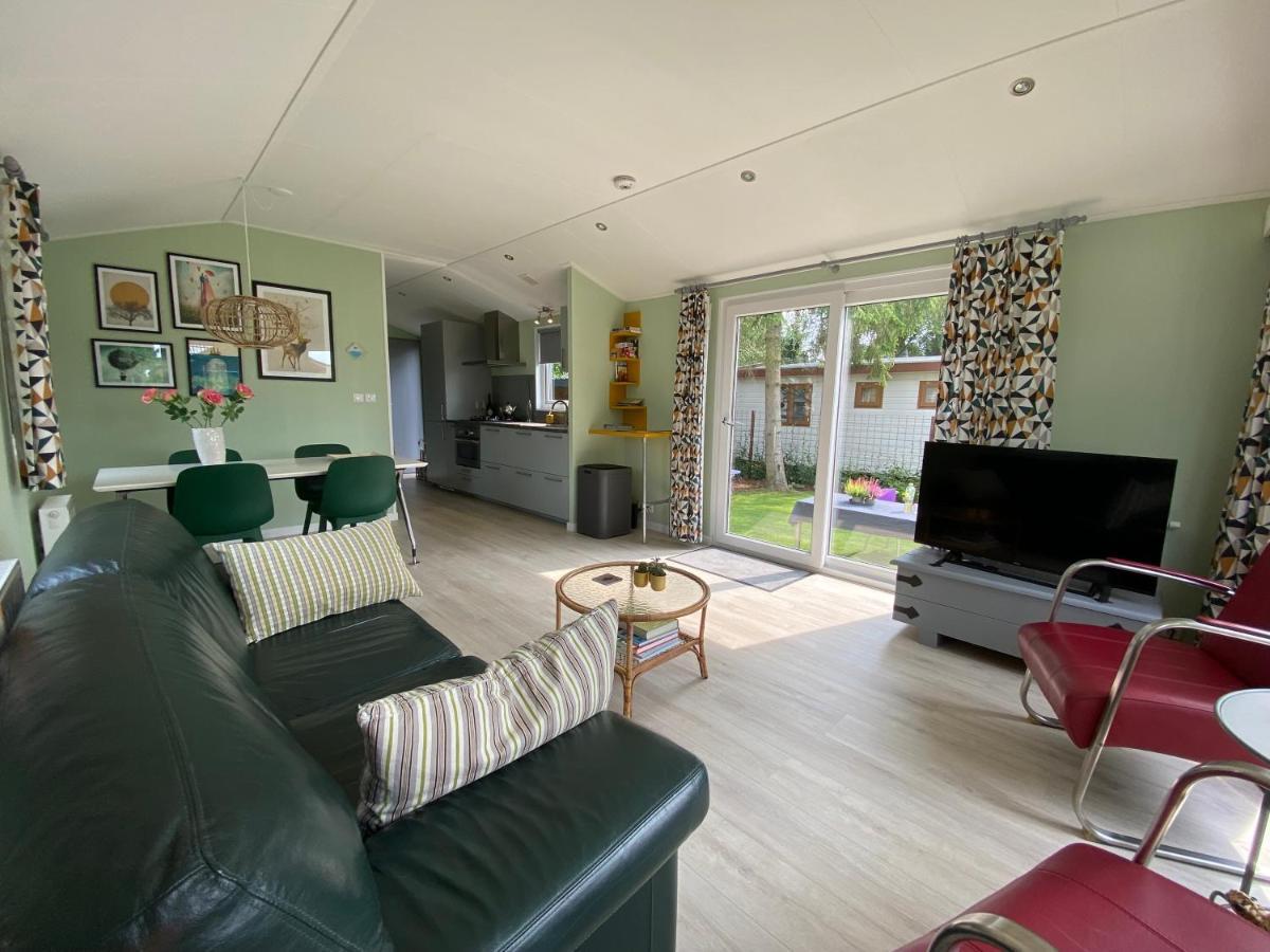 Ruim En Modern Chalet In De Veluwse Bossen プッテン エクステリア 写真