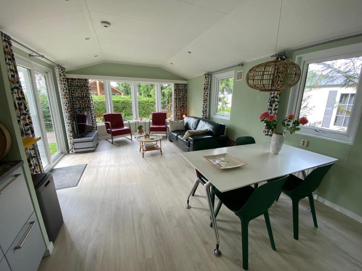 Ruim En Modern Chalet In De Veluwse Bossen プッテン エクステリア 写真