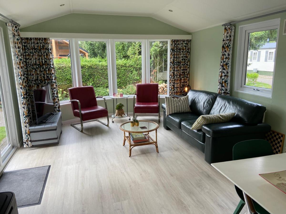 Ruim En Modern Chalet In De Veluwse Bossen プッテン エクステリア 写真