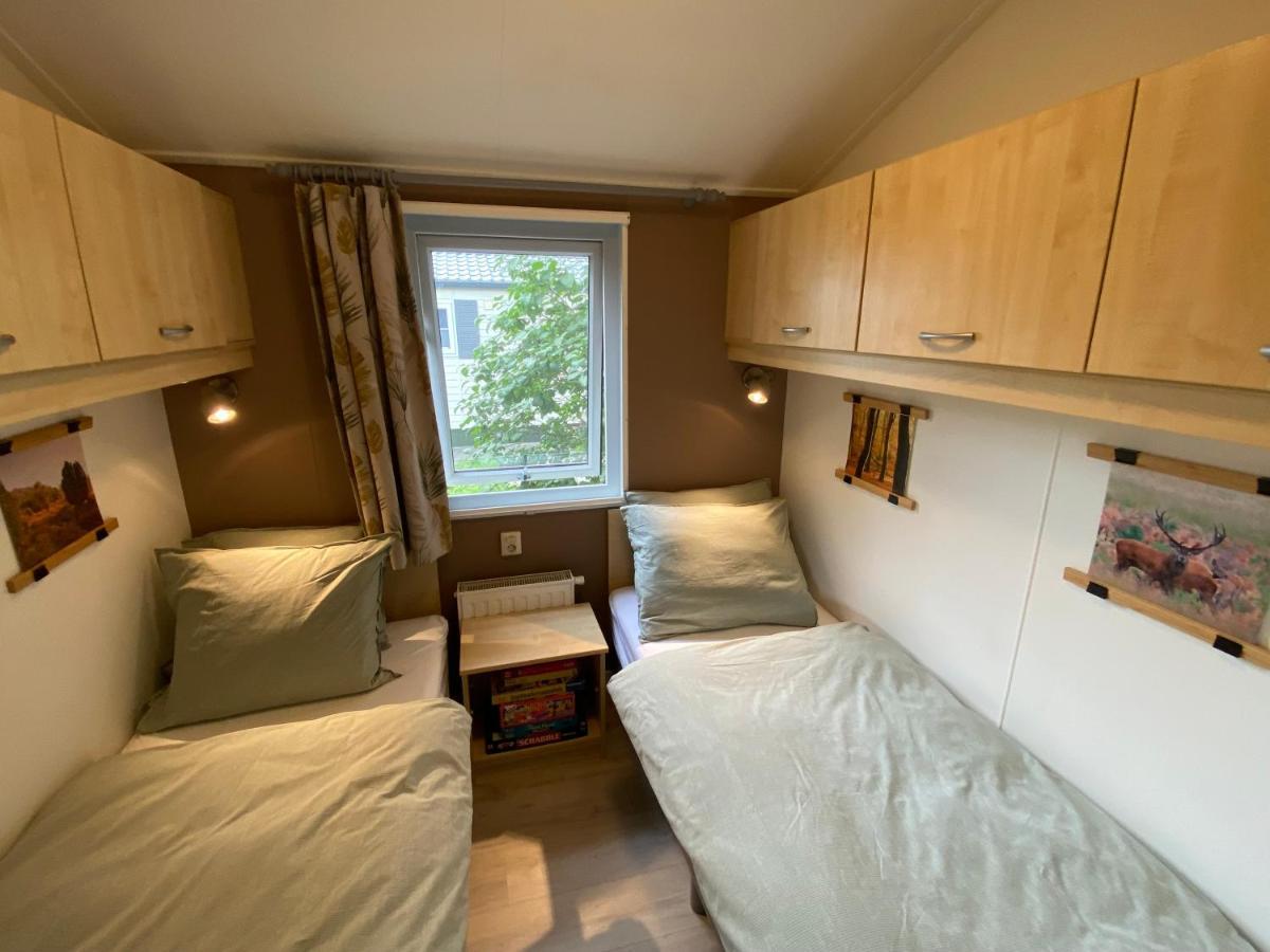 Ruim En Modern Chalet In De Veluwse Bossen プッテン エクステリア 写真
